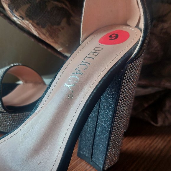 New Stoned Open Toes Sandals - Picture 3 of 7